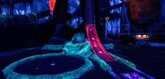 Glow in the dark golf bij Planet Awesome